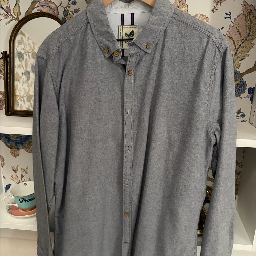 Men's Gray Button-Up Shirt
